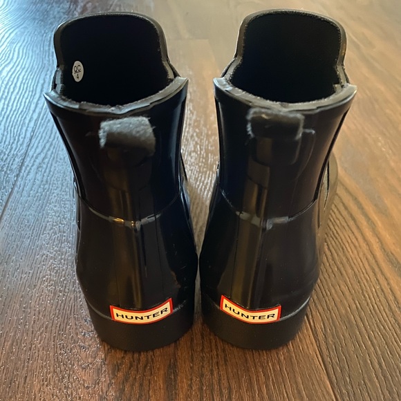 NWOT Hunter Chelsea Glossy Boots - Picture 8 of 11